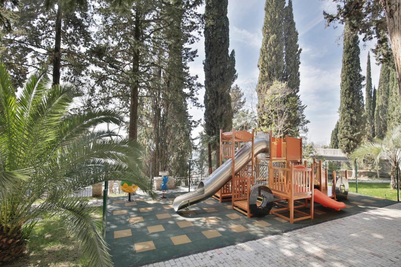 Garden Resort Гагра Екстер'єр фото